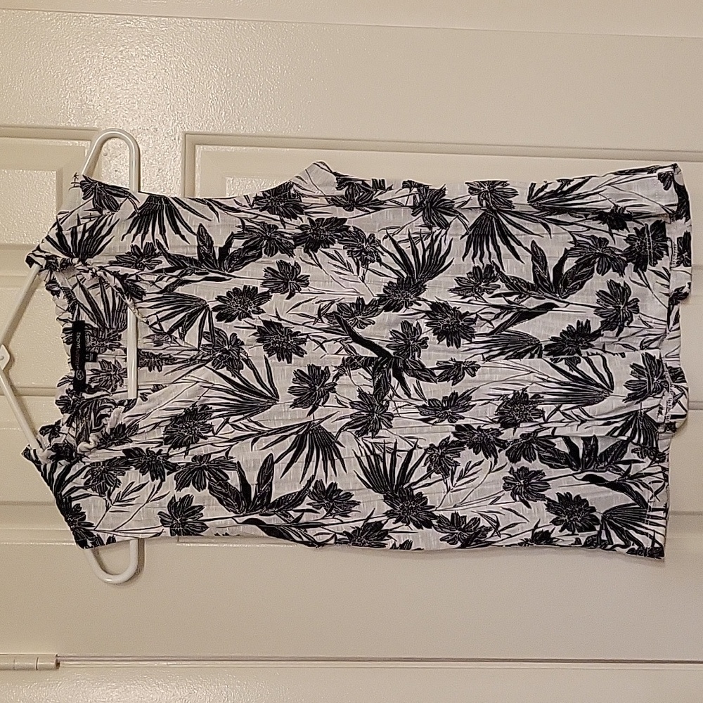 Floral Sleeveless Blouse - Black and White